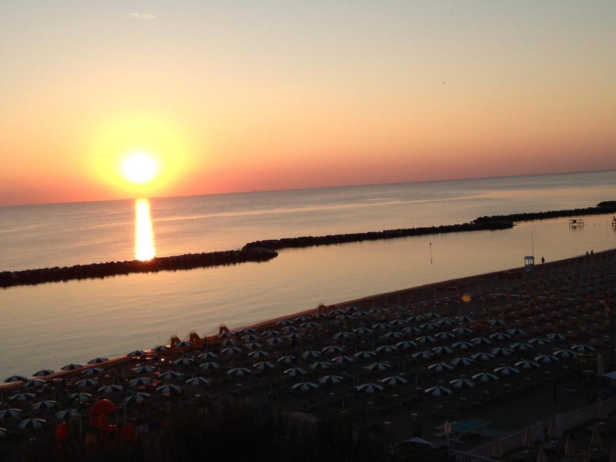 Hotel Stanchini Bellaria-Igea Marina Exterior foto